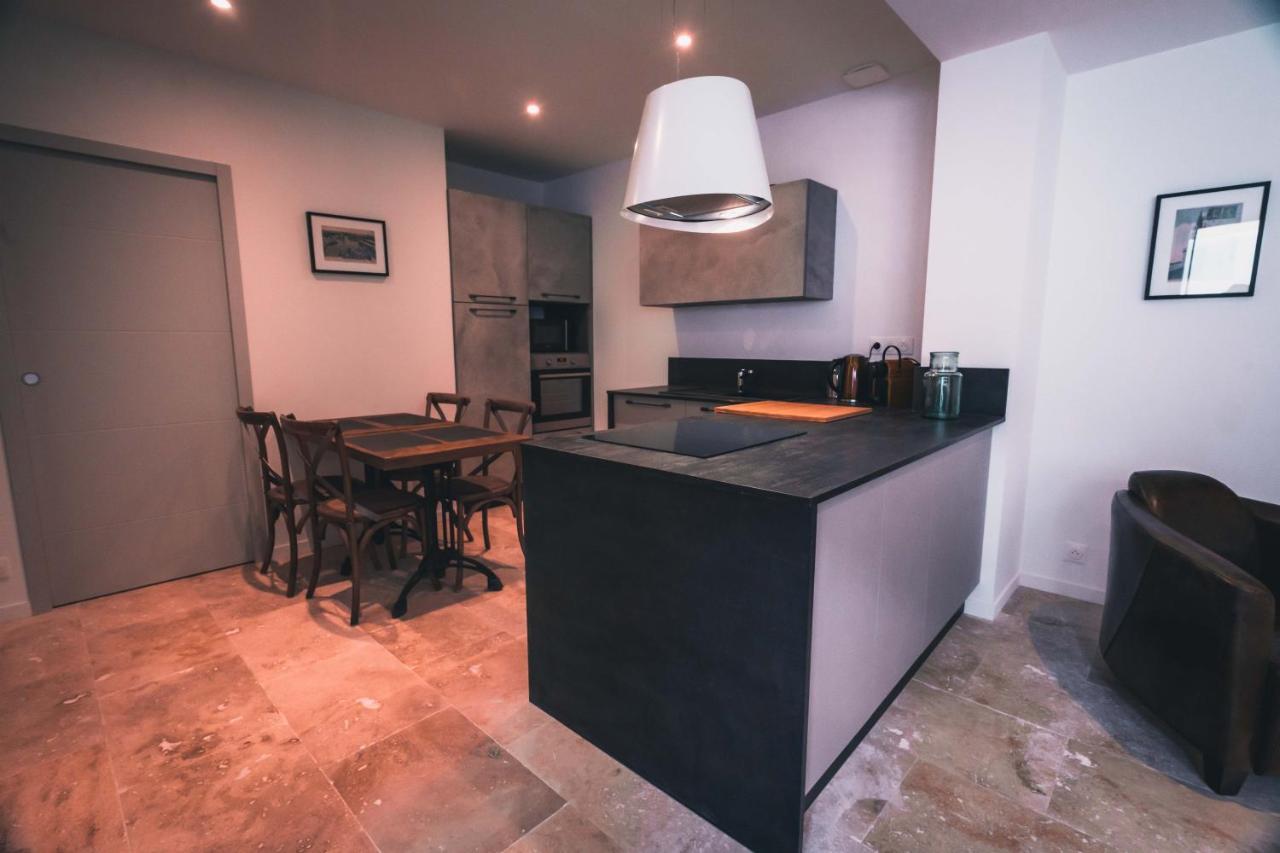 Appartement Avec Cour Privee Centre Ville Classe 4 Etoiles Remparts 1 La Rochelle  Eksteriør billede