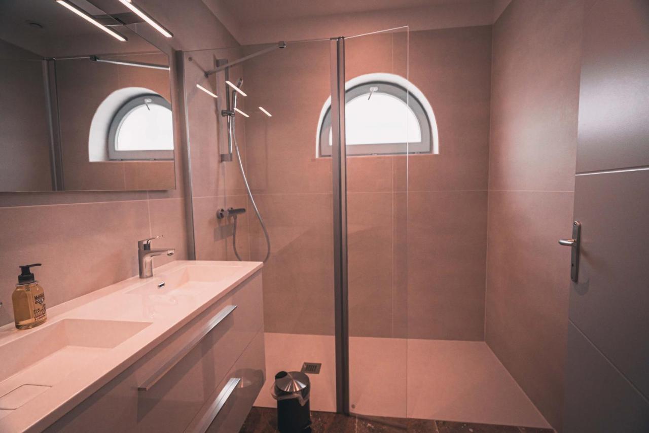 Appartement Avec Cour Privee Centre Ville Classe 4 Etoiles Remparts 1 La Rochelle  Eksteriør billede